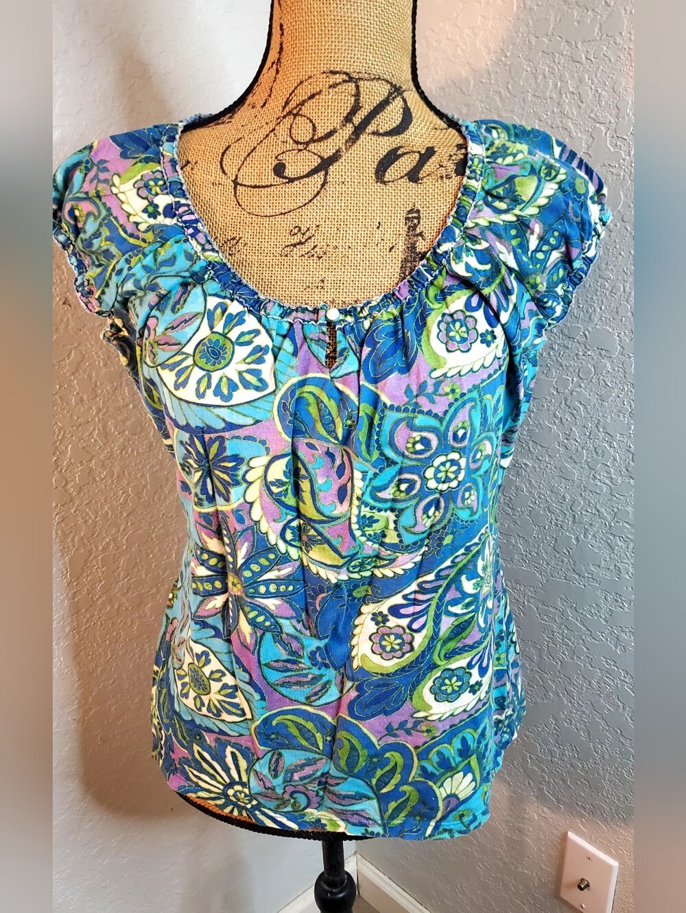 liz & co. Blue Multi Floral Scoop-Neck Flutter Sleeve Top